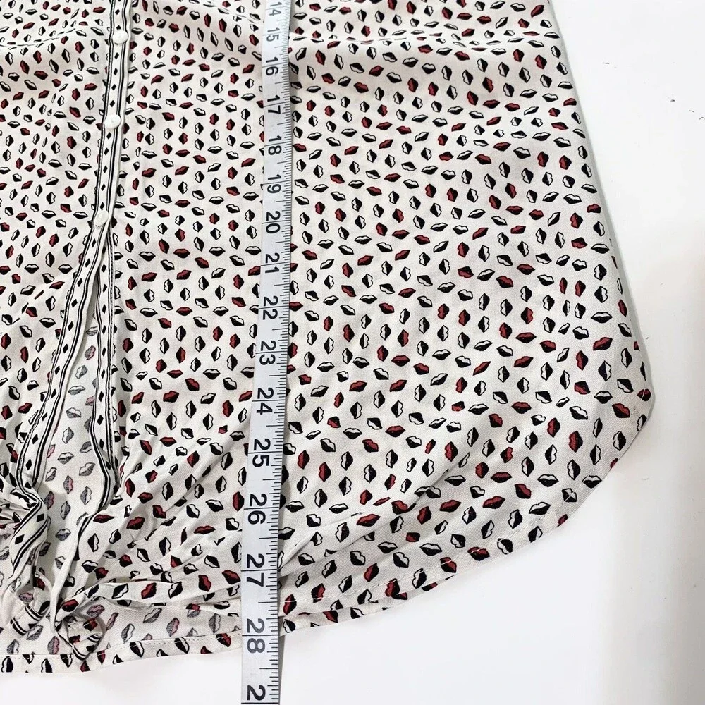 Max Studio White and Black Lip Patterned Blouse - Picture 12 of 12